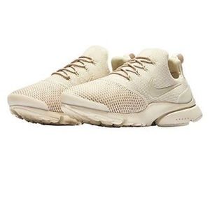 Women Nike Presto Fly (size 9)